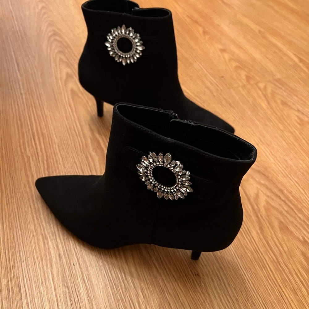 Black shoe boot, size 9, side zipper, new never worn.